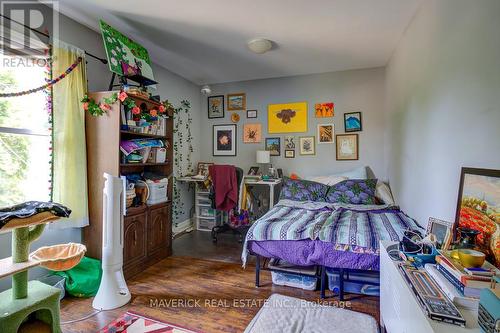 717 Central Avenue, London, ON - Indoor Photo Showing Bedroom