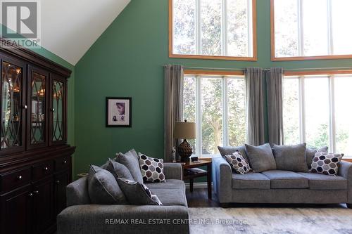 373376 6Th Line, Amaranth, ON - Indoor Photo Showing Living Room