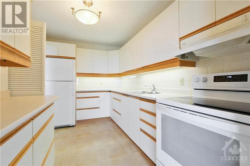 Kitchen has lots of cabinetry and counter space. - 665 Bathgate Drive Unit#1401, Ottawa, ON - Indoor Photo Showing Kitchen