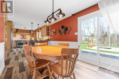 5668 Eloise Crescent, Ottawa, ON - Indoor Photo Showing Dining Room