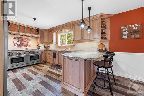 5668 Eloise Crescent, Ottawa, ON - Indoor Photo Showing Kitchen With Upgraded Kitchen