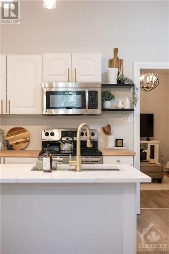 157 Down Street, Carleton Place, ON - Indoor Photo Showing Kitchen With Upgraded Kitchen