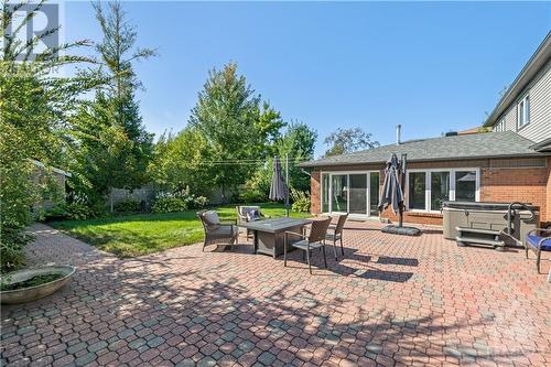 Huge Lot with rear stone patio, perfect for entertaining and barbecues - 10 Riverbrook Road, Ottawa, ON - Outdoor