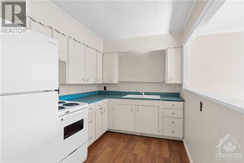 55 Lake Avenue E, Carleton Place, ON - Indoor Photo Showing Kitchen