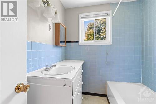 55 Lake Avenue E, Carleton Place, ON - Indoor Photo Showing Bathroom