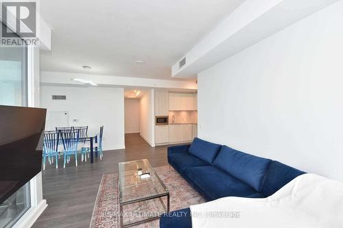 5202 - 125 Blue Jays Way, Toronto (Waterfront Communities), ON - Indoor Photo Showing Living Room