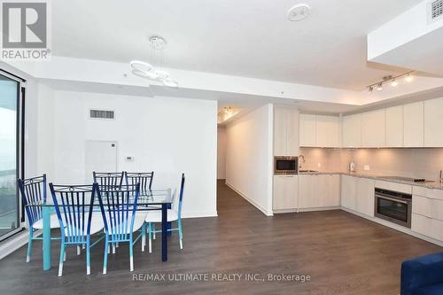 5202 - 125 Blue Jays Way, Toronto (Waterfront Communities), ON - Indoor Photo Showing Kitchen