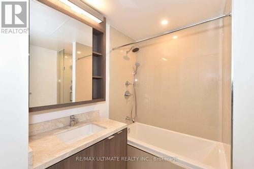 5202 - 125 Blue Jays Way, Toronto (Waterfront Communities), ON - Indoor Photo Showing Bathroom