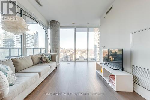 2309 - 101 Peter Street, Toronto (Waterfront Communities), ON - Indoor Photo Showing Living Room