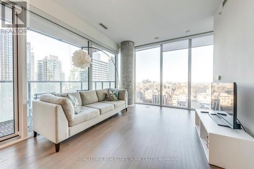 2309 - 101 Peter Street, Toronto (Waterfront Communities), ON - Indoor Photo Showing Living Room