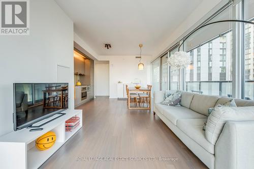 2309 - 101 Peter Street, Toronto (Waterfront Communities), ON - Indoor Photo Showing Living Room