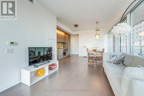 2309 - 101 Peter Street, Toronto (Waterfront Communities), ON - Indoor Photo Showing Living Room