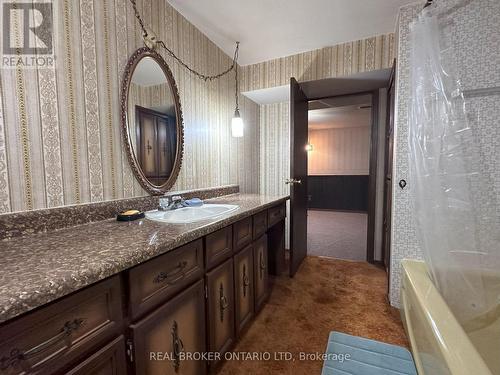 59 Surrey Crescent, London, ON - Indoor Photo Showing Bathroom