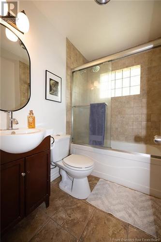 725 Hanwell Road, Fredericton, NB - Indoor Photo Showing Bathroom