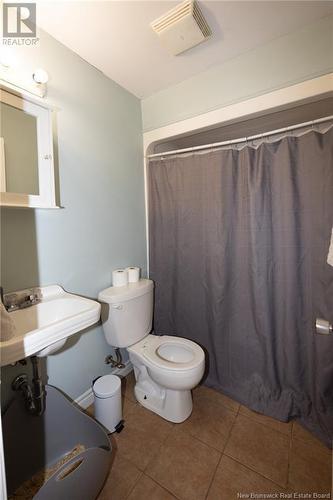 725 Hanwell Road, Fredericton, NB - Indoor Photo Showing Bathroom