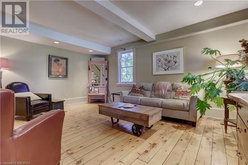 220 Belcher Lane, Southampton, ON - Indoor Photo Showing Living Room