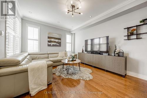 112 Catalpa Crescent, Vaughan, ON - Indoor Photo Showing Living Room