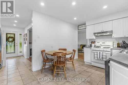 11 Richmond Street W, New Tecumseth, ON - Indoor Photo Showing Kitchen