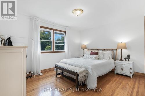 11 Richmond Street W, New Tecumseth, ON - Indoor Photo Showing Bedroom