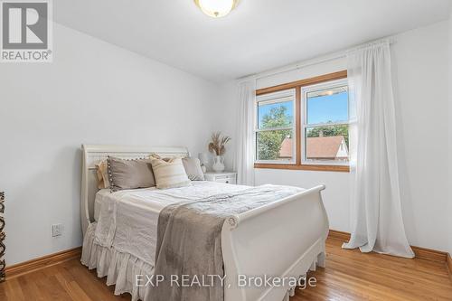 11 Richmond Street W, New Tecumseth, ON - Indoor Photo Showing Bedroom