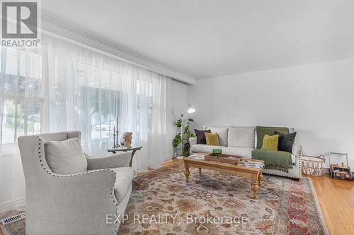 11 Richmond Street W, New Tecumseth, ON - Indoor Photo Showing Living Room