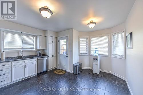 320 Park Street, Orillia, ON - Indoor Photo Showing Kitchen