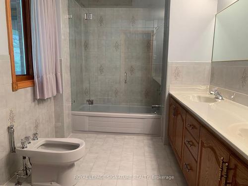 450 O'Connor Dr, Toronto, ON - Indoor Photo Showing Bathroom