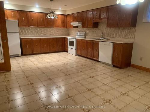 450 O'Connor Dr, Toronto, ON - Indoor Photo Showing Kitchen