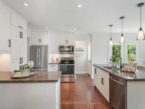 137 Sunny Slope Ave, Toronto, ON - Indoor Photo Showing Kitchen With Upgraded Kitchen