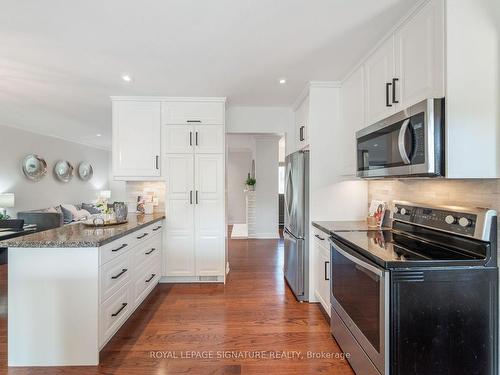 137 Sunny Slope Ave, Toronto, ON - Indoor Photo Showing Kitchen With Upgraded Kitchen