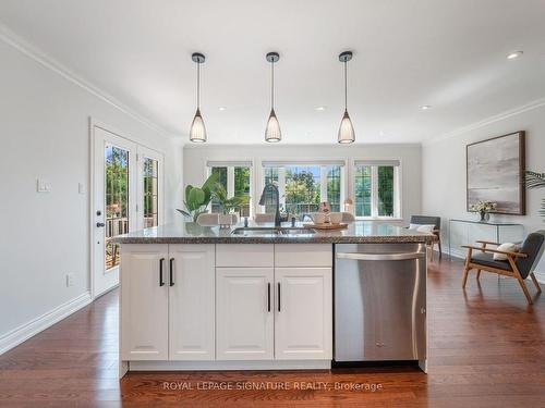 137 Sunny Slope Ave, Toronto, ON - Indoor Photo Showing Kitchen With Upgraded Kitchen