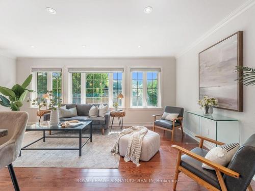 137 Sunny Slope Ave, Toronto, ON - Indoor Photo Showing Living Room