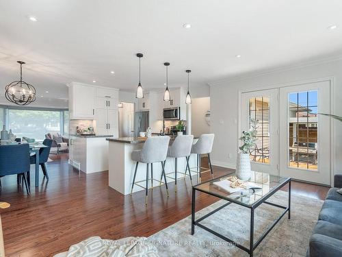 137 Sunny Slope Ave, Toronto, ON - Indoor Photo Showing Living Room