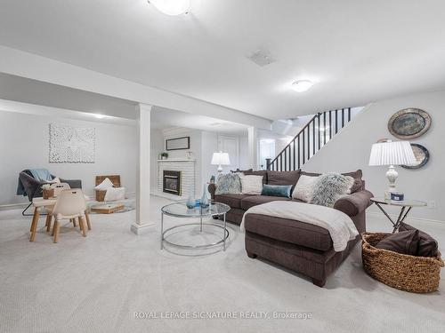 137 Sunny Slope Ave, Toronto, ON - Indoor Photo Showing Living Room