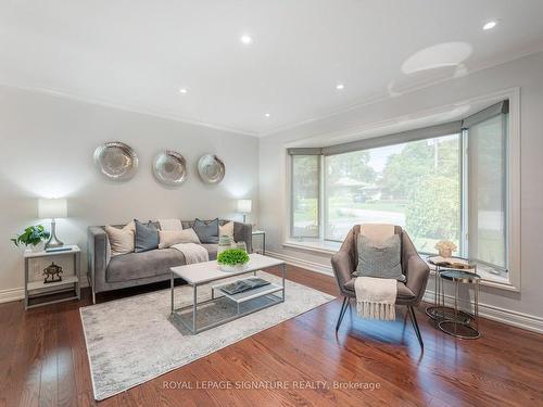 137 Sunny Slope Ave, Toronto, ON - Indoor Photo Showing Living Room