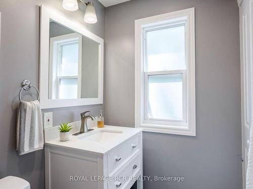 763 Edward St, Innisfil, ON - Indoor Photo Showing Bathroom