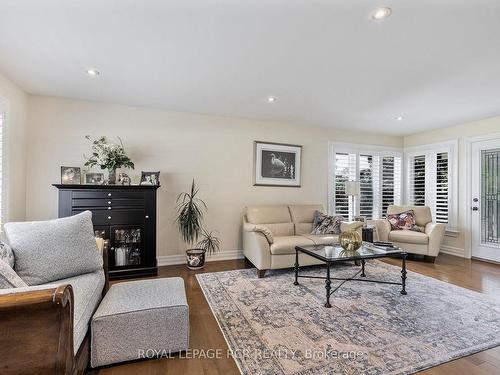 22 King St S, Innisfil, ON - Indoor Photo Showing Living Room