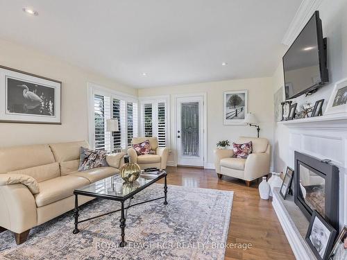 22 King St S, Innisfil, ON - Indoor Photo Showing Living Room With Fireplace