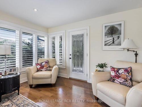 22 King St S, Innisfil, ON - Indoor Photo Showing Living Room