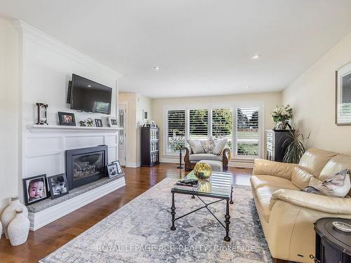 22 King St S, Innisfil, ON - Indoor Photo Showing Living Room With Fireplace