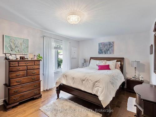 22 King St S, Innisfil, ON - Indoor Photo Showing Bedroom