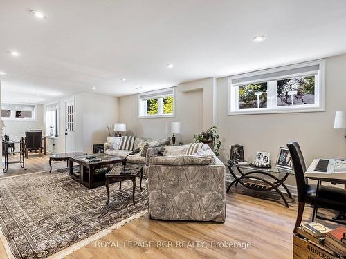 22 King St S, Innisfil, ON - Indoor Photo Showing Living Room