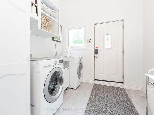 136 Wolfe Tr, Tiny, ON - Indoor Photo Showing Laundry Room