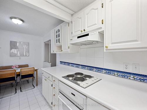 704-812 Burnhamthorpe Rd, Toronto, ON - Indoor Photo Showing Kitchen