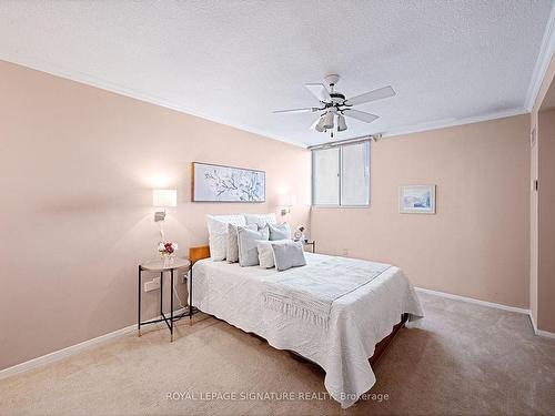 704-812 Burnhamthorpe Rd, Toronto, ON - Indoor Photo Showing Bedroom