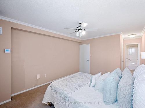 704-812 Burnhamthorpe Rd, Toronto, ON - Indoor Photo Showing Bedroom