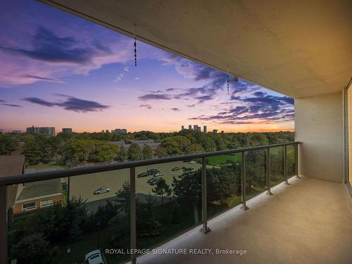 704-812 Burnhamthorpe Rd, Toronto, ON - Outdoor With View With Exterior