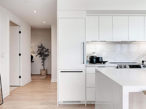 B630-1119 Cooke Blvd, Burlington, ON - Indoor Photo Showing Kitchen