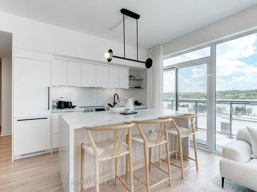 B630-1119 Cooke Blvd, Burlington, ON - Indoor Photo Showing Kitchen With Upgraded Kitchen