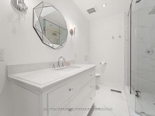 128 Laurel Ave, Toronto, ON - Indoor Photo Showing Bathroom